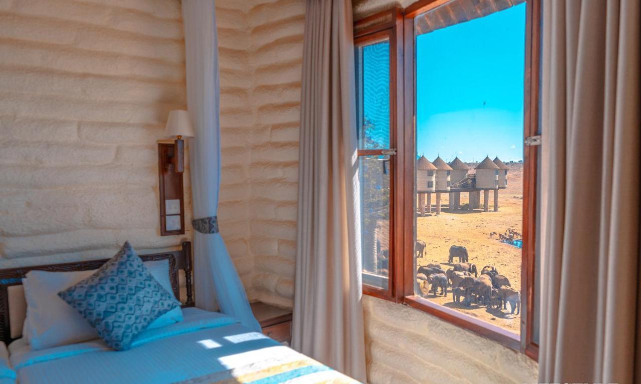 Salt Lick Safari Lodge Tsavo Kültér fotó